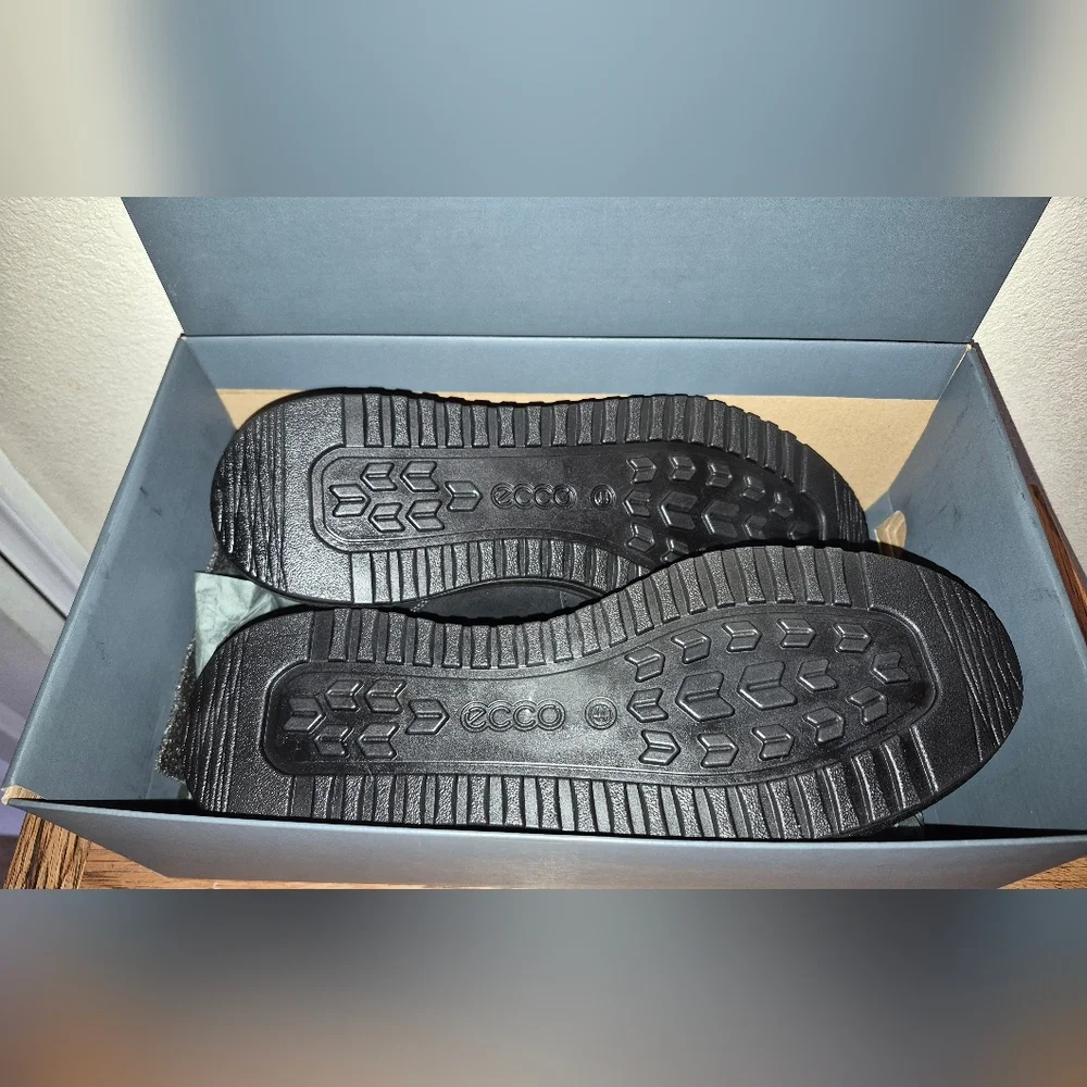 New In Box, ECCO Fraser Sneaker, Black, Size 44, U.S. Size 10-10.5